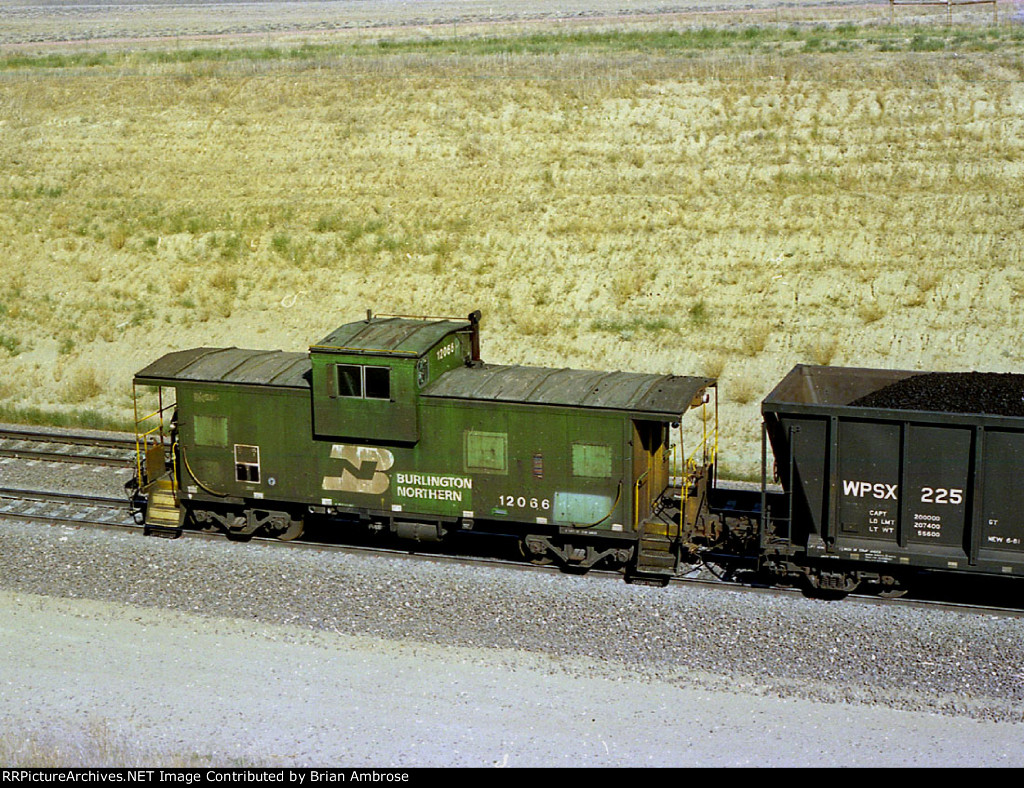 BN caboose 12066